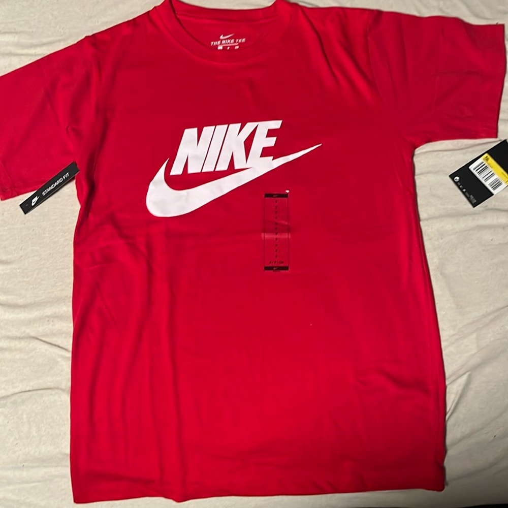 Nike Men's Futura Icon Swoosh Logo Tee Top T Shirt New With Tags.  Size small.